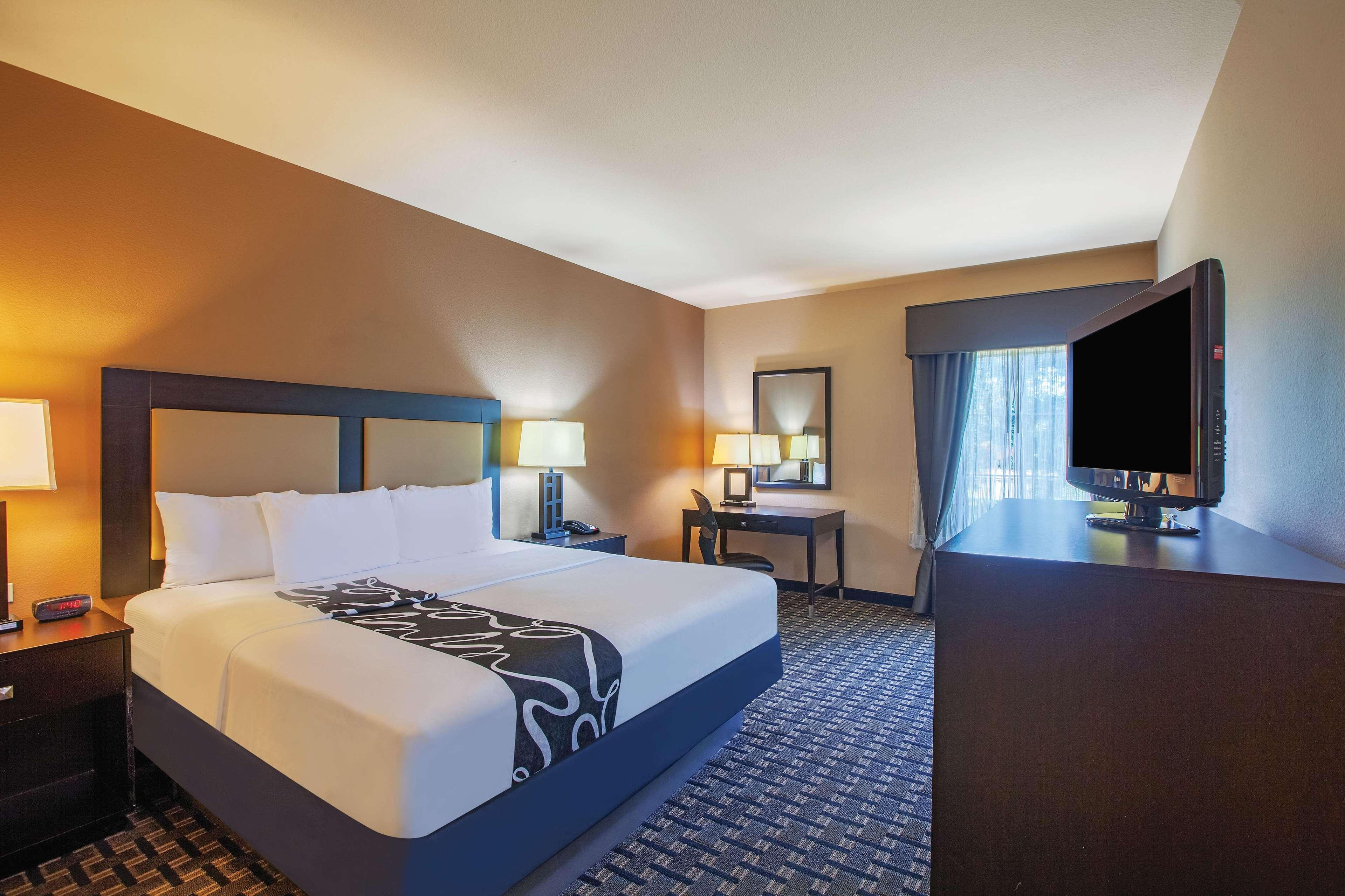 La Quinta By Wyndham Jacksonville, Texas Hotel