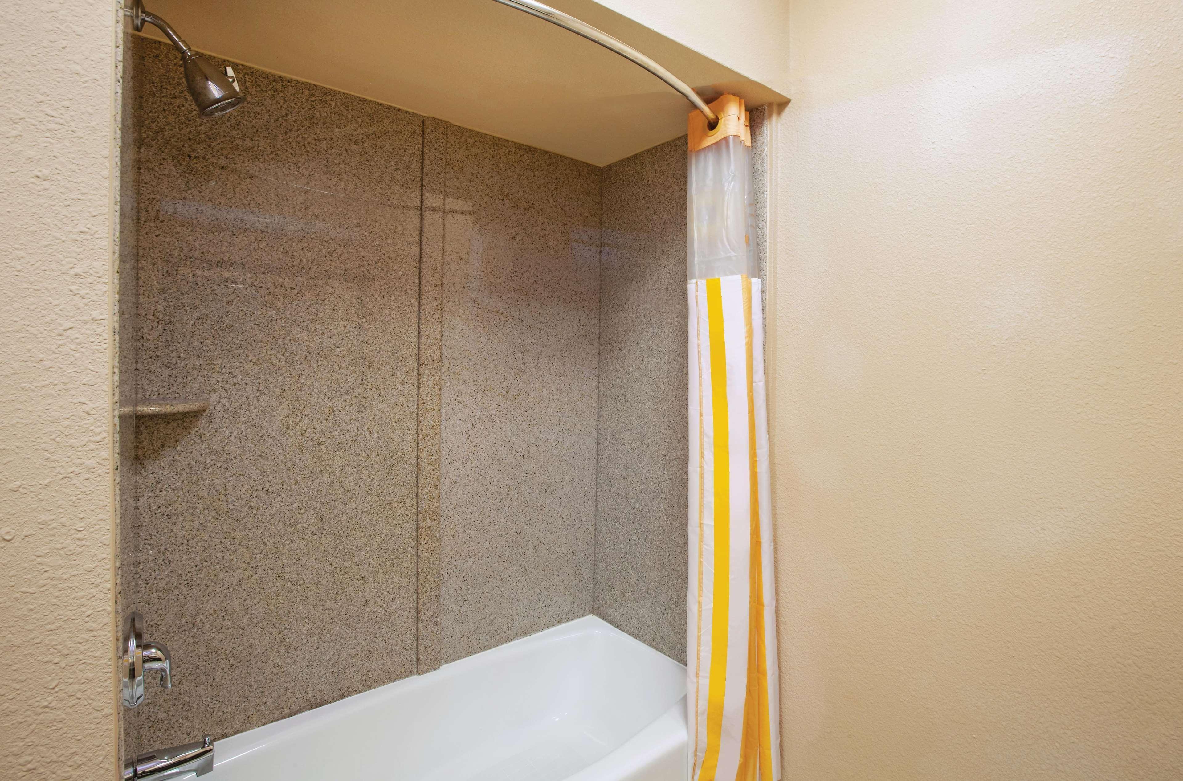 La Quinta By Wyndham Jacksonville, Texas Hotel